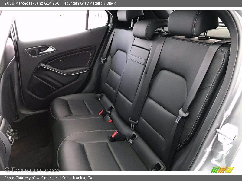 Mountain Grey Metallic / Black 2018 Mercedes-Benz GLA 250