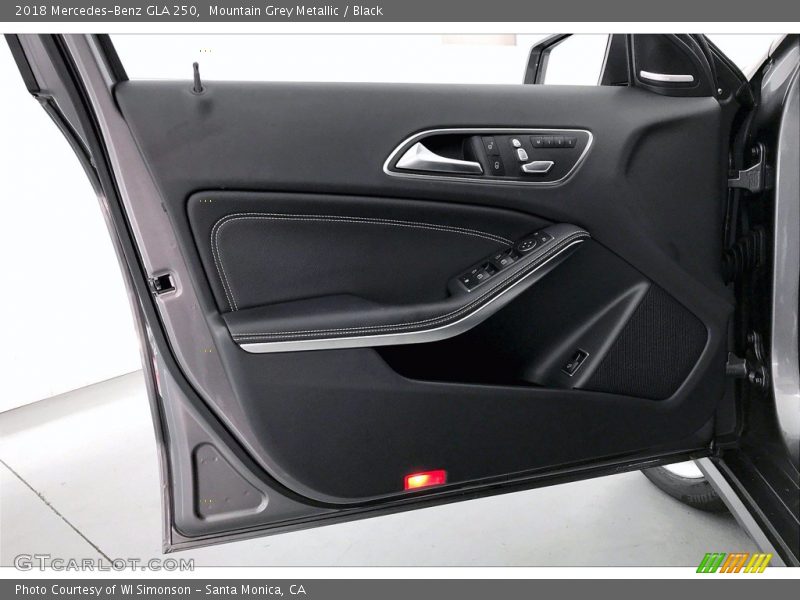 Mountain Grey Metallic / Black 2018 Mercedes-Benz GLA 250