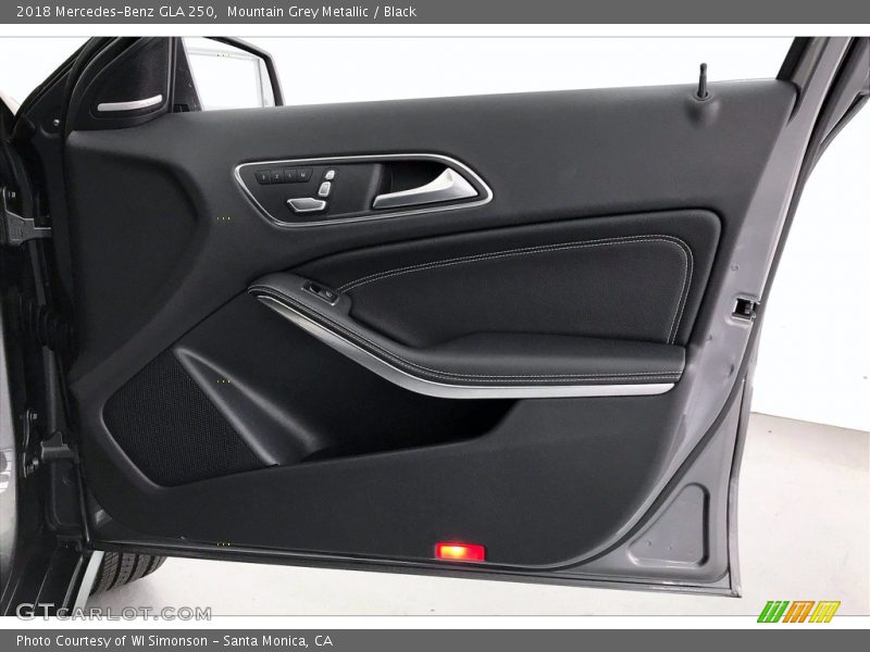 Mountain Grey Metallic / Black 2018 Mercedes-Benz GLA 250