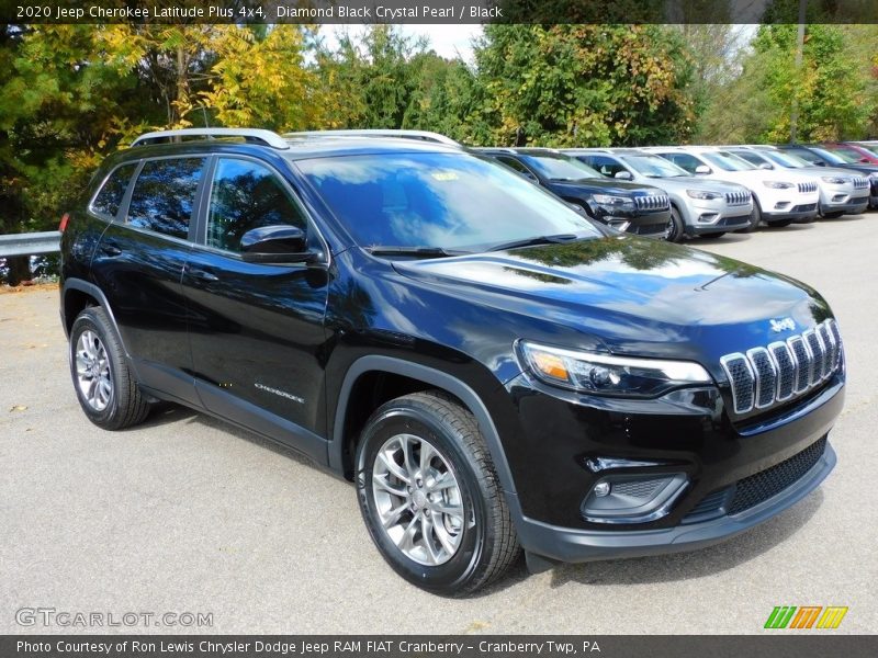 Front 3/4 View of 2020 Cherokee Latitude Plus 4x4