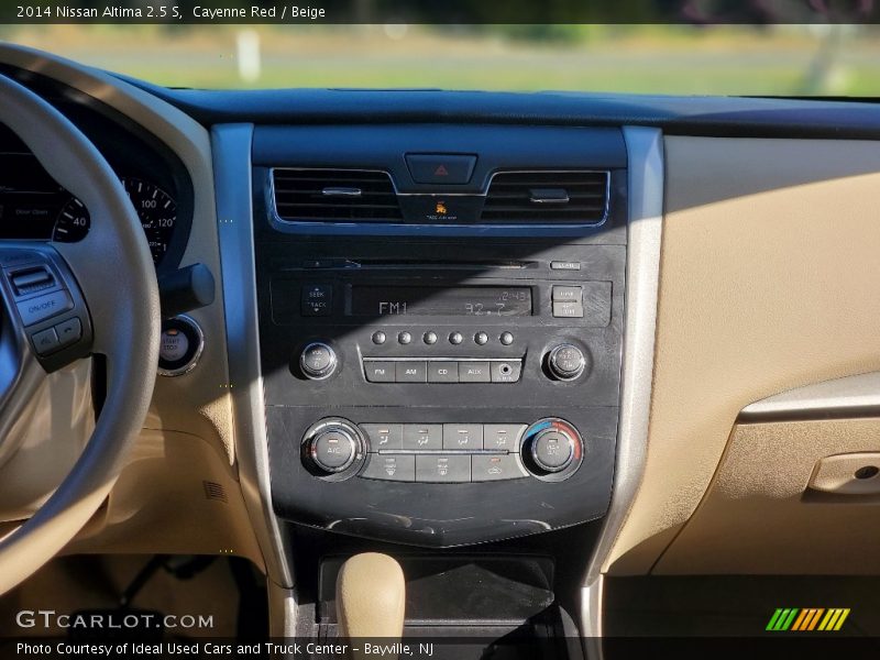 Cayenne Red / Beige 2014 Nissan Altima 2.5 S