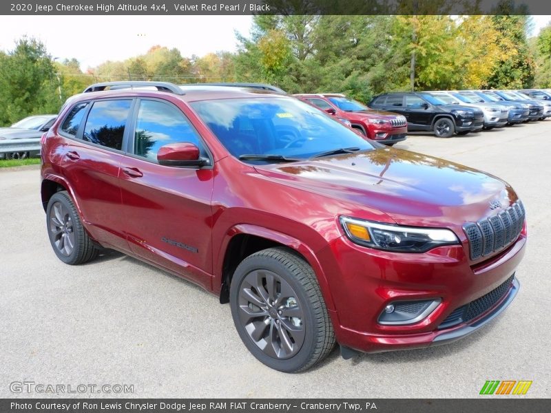 Front 3/4 View of 2020 Cherokee High Altitude 4x4