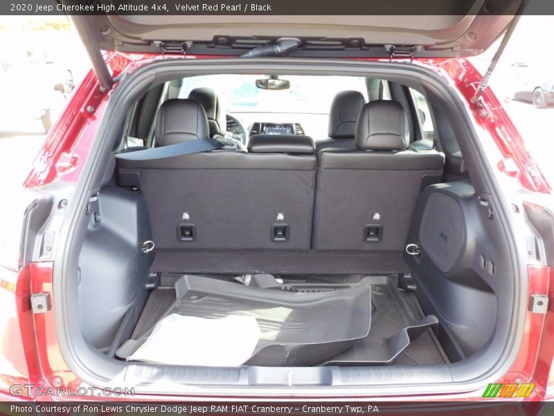  2020 Cherokee High Altitude 4x4 Trunk