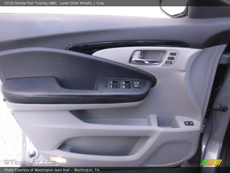 Lunar Silver Metallic / Gray 2018 Honda Pilot Touring AWD