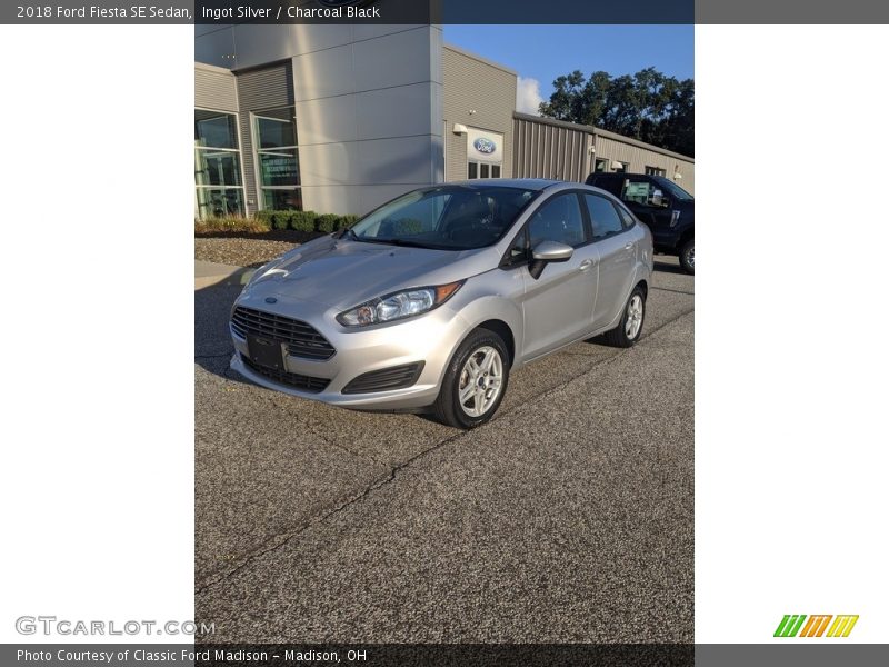 Ingot Silver / Charcoal Black 2018 Ford Fiesta SE Sedan