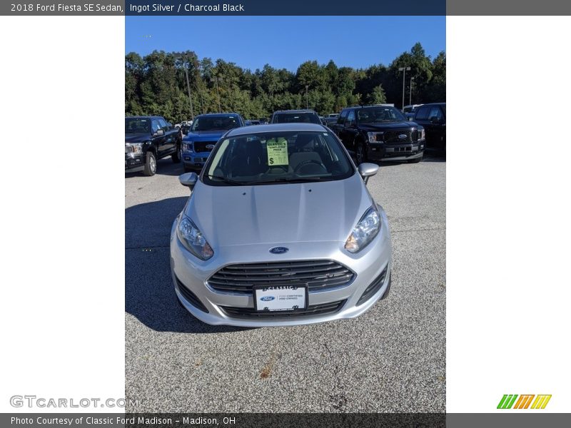 Ingot Silver / Charcoal Black 2018 Ford Fiesta SE Sedan