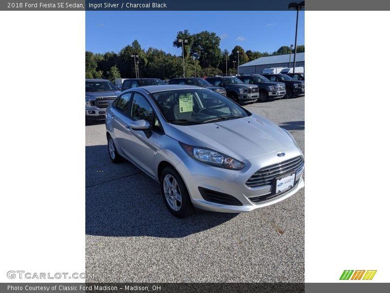 Ingot Silver / Charcoal Black 2018 Ford Fiesta SE Sedan