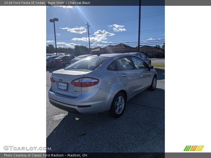 Ingot Silver / Charcoal Black 2018 Ford Fiesta SE Sedan