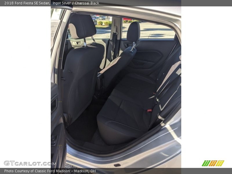 Ingot Silver / Charcoal Black 2018 Ford Fiesta SE Sedan