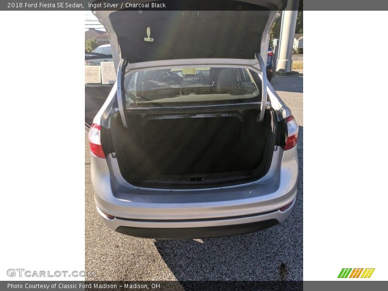 Ingot Silver / Charcoal Black 2018 Ford Fiesta SE Sedan