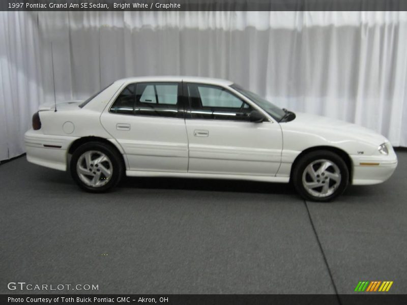 Bright White / Graphite 1997 Pontiac Grand Am SE Sedan
