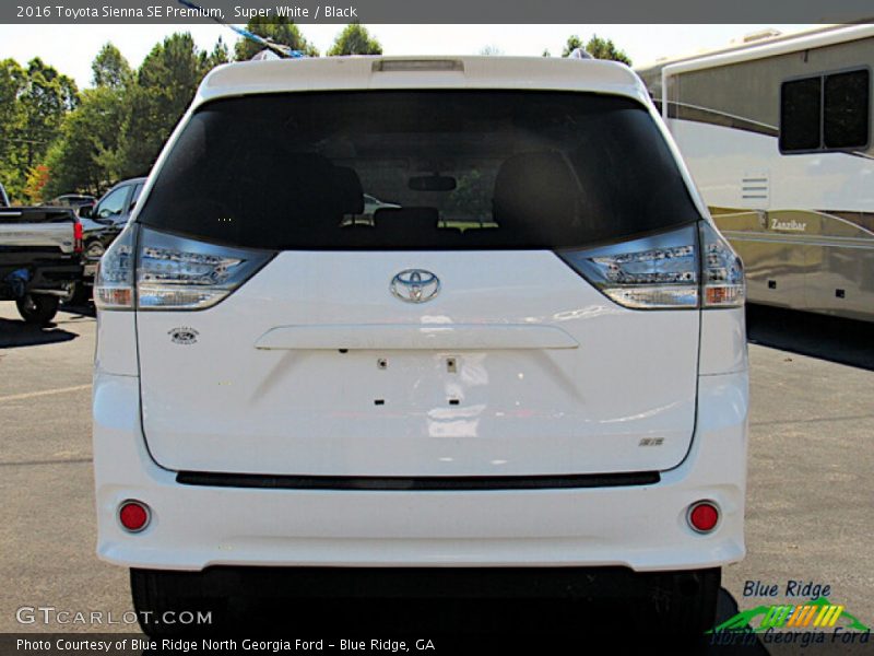 Super White / Black 2016 Toyota Sienna SE Premium