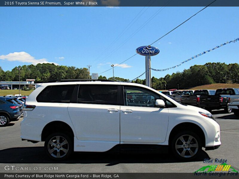 Super White / Black 2016 Toyota Sienna SE Premium