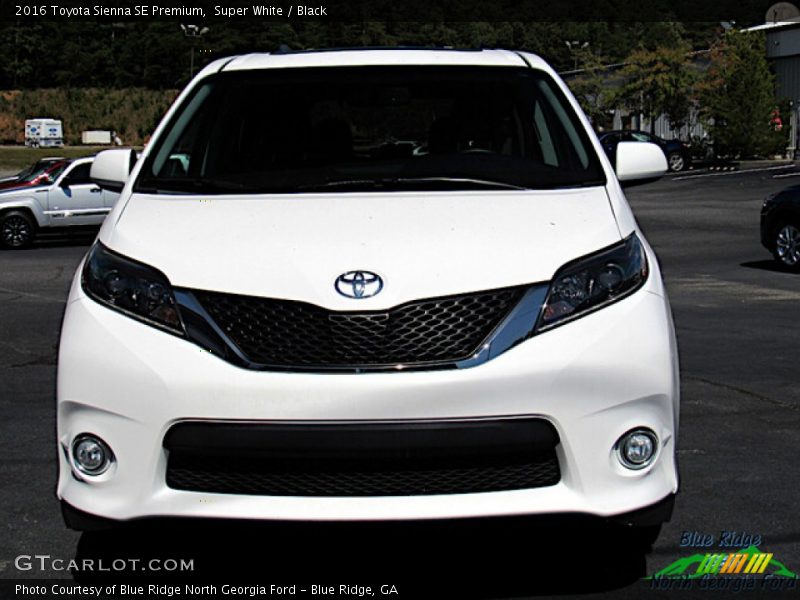 Super White / Black 2016 Toyota Sienna SE Premium
