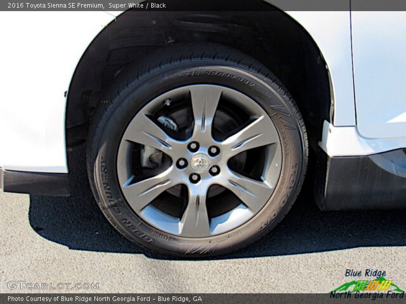 Super White / Black 2016 Toyota Sienna SE Premium