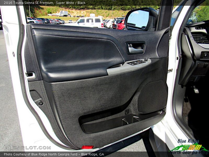 Super White / Black 2016 Toyota Sienna SE Premium