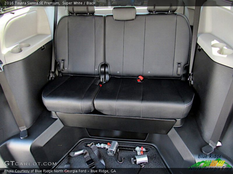 Super White / Black 2016 Toyota Sienna SE Premium