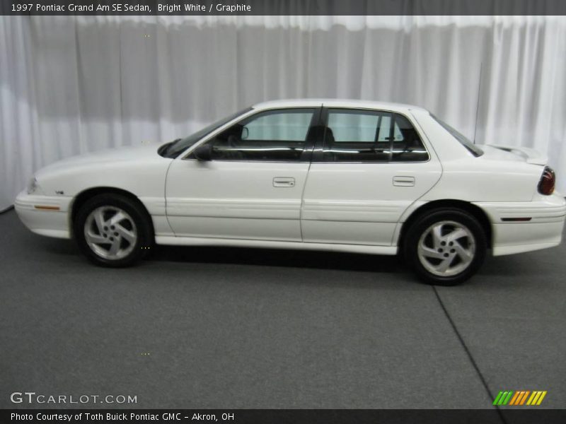 Bright White / Graphite 1997 Pontiac Grand Am SE Sedan