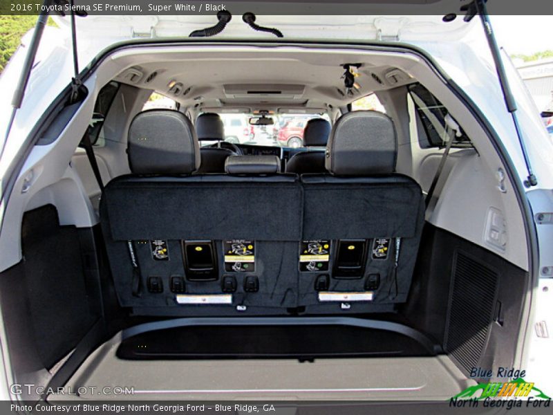 Super White / Black 2016 Toyota Sienna SE Premium