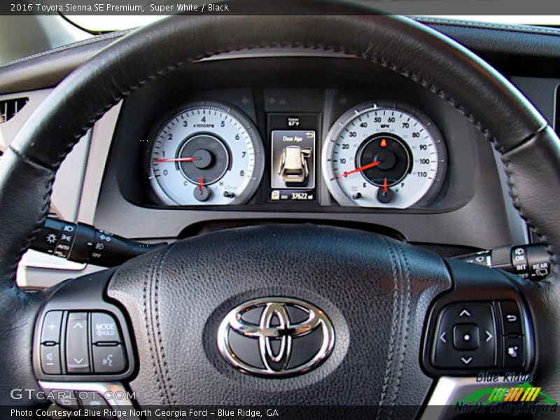 Super White / Black 2016 Toyota Sienna SE Premium