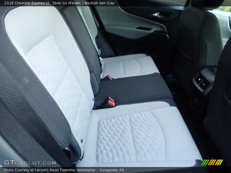 Silver Ice Metallic / Medium Ash Gray 2018 Chevrolet Equinox LS