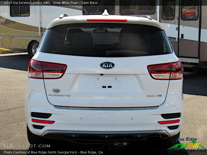 Snow White Pearl / Satin Black 2016 Kia Sorento Limited AWD