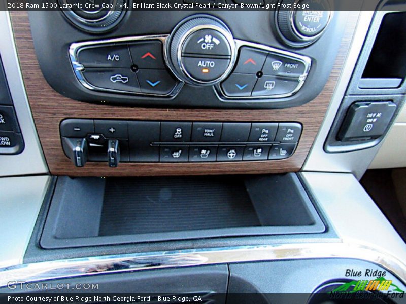 Brilliant Black Crystal Pearl / Canyon Brown/Light Frost Beige 2018 Ram 1500 Laramie Crew Cab 4x4