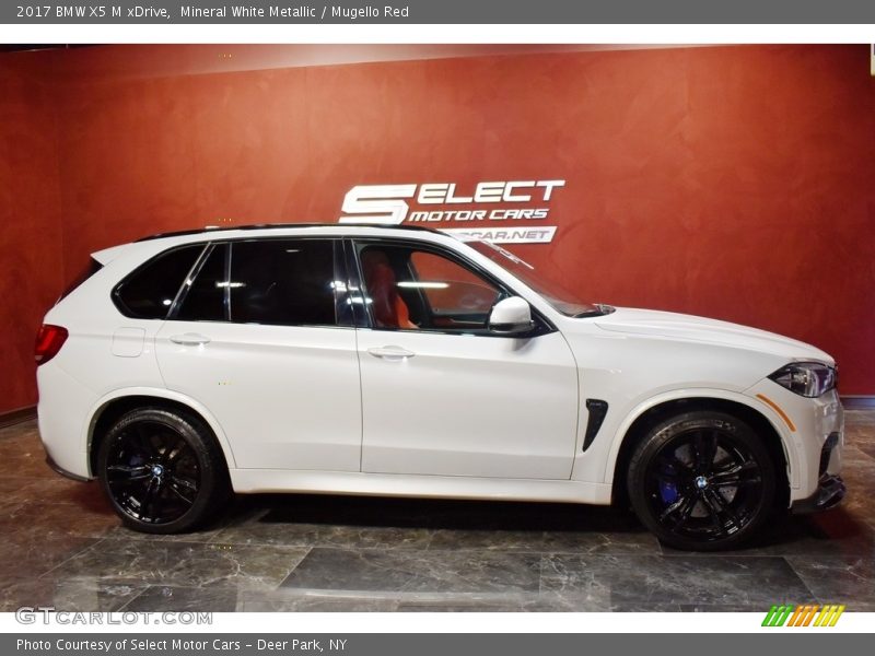 Mineral White Metallic / Mugello Red 2017 BMW X5 M xDrive