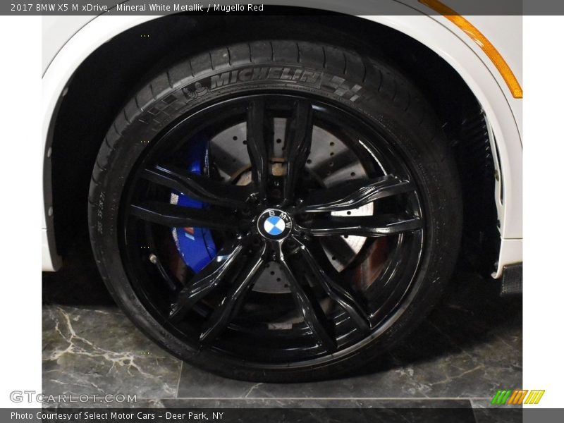 Mineral White Metallic / Mugello Red 2017 BMW X5 M xDrive
