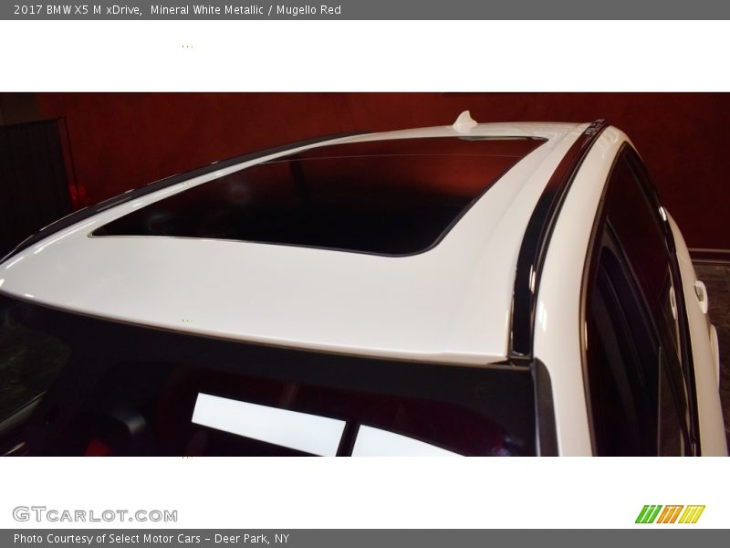 Mineral White Metallic / Mugello Red 2017 BMW X5 M xDrive