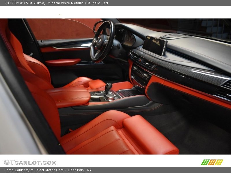 Mineral White Metallic / Mugello Red 2017 BMW X5 M xDrive