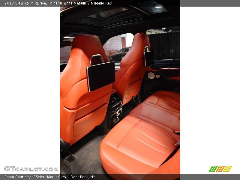Mineral White Metallic / Mugello Red 2017 BMW X5 M xDrive