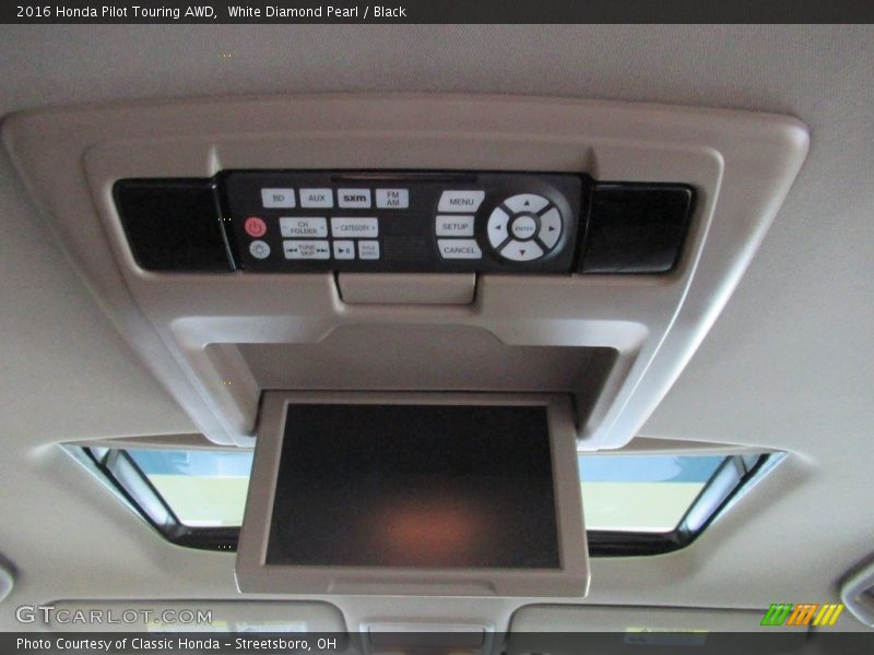 Entertainment System of 2016 Pilot Touring AWD