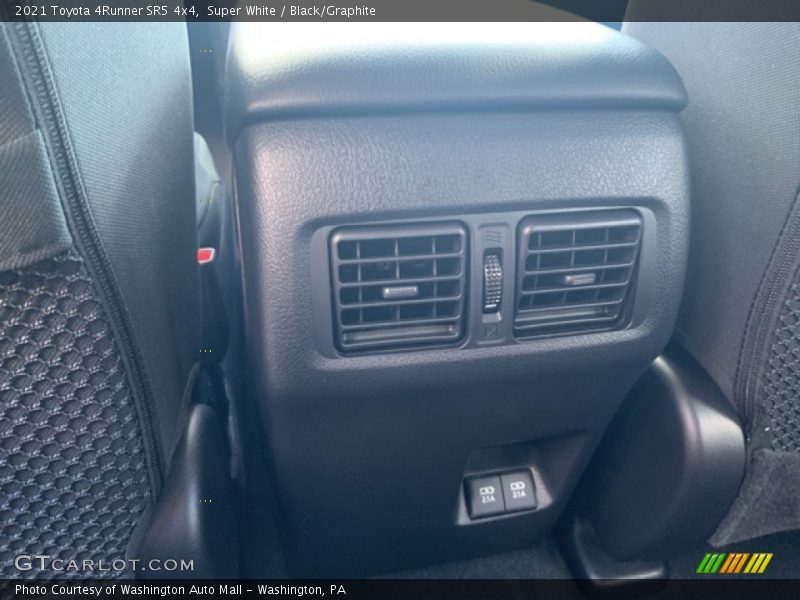 Super White / Black/Graphite 2021 Toyota 4Runner SR5 4x4