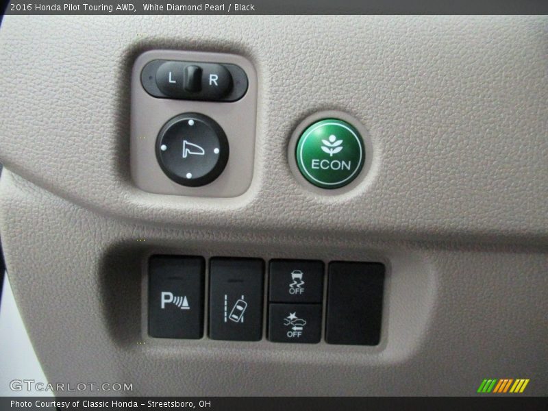 Controls of 2016 Pilot Touring AWD
