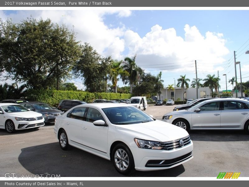 Pure White / Titan Black 2017 Volkswagen Passat S Sedan