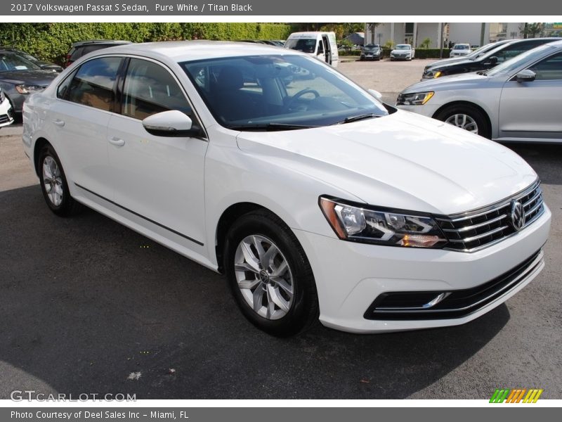 Pure White / Titan Black 2017 Volkswagen Passat S Sedan