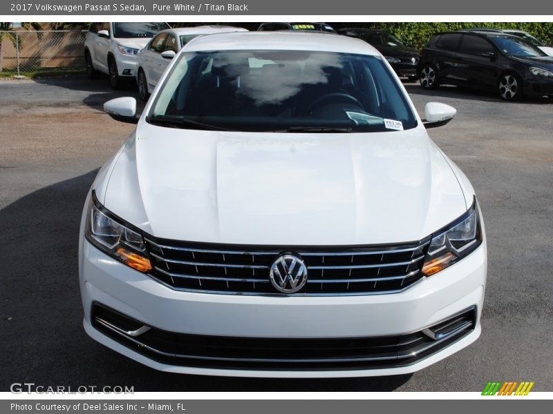 Pure White / Titan Black 2017 Volkswagen Passat S Sedan