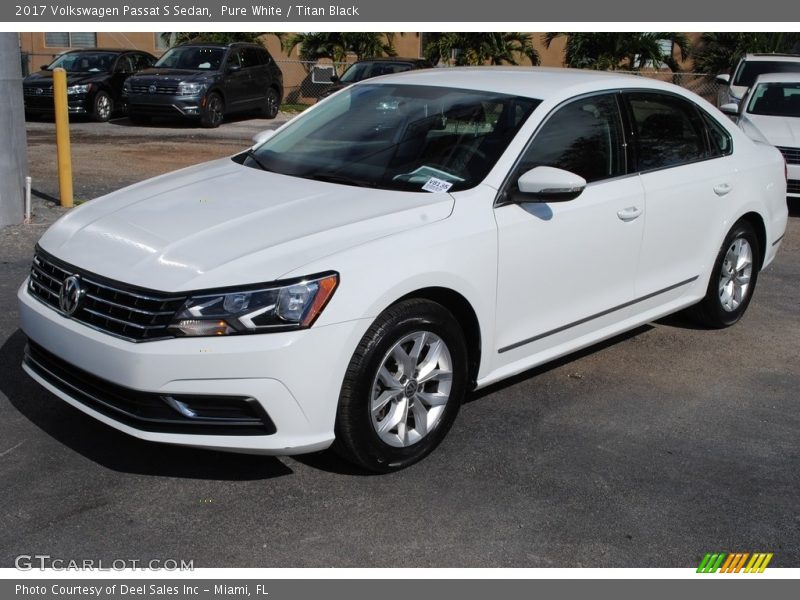 Pure White / Titan Black 2017 Volkswagen Passat S Sedan