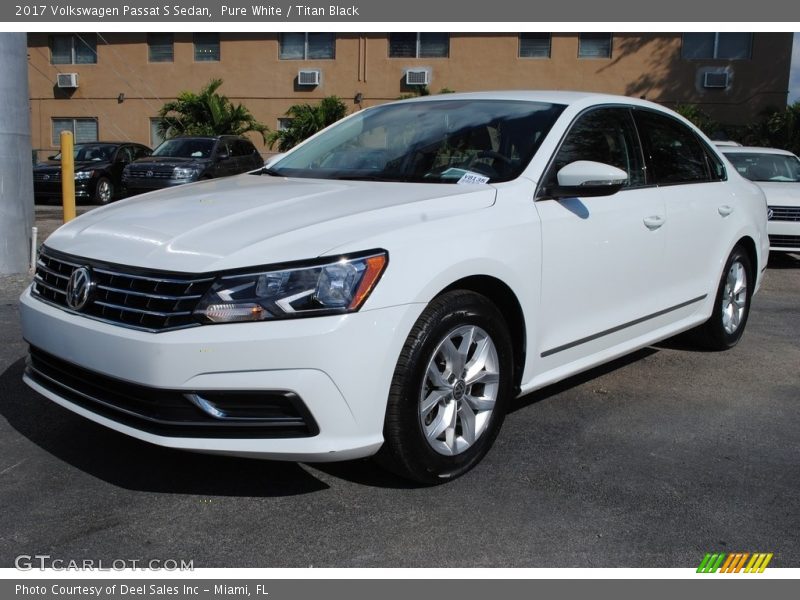 Pure White / Titan Black 2017 Volkswagen Passat S Sedan