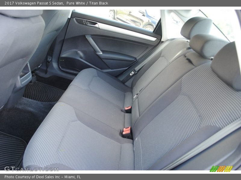 Pure White / Titan Black 2017 Volkswagen Passat S Sedan