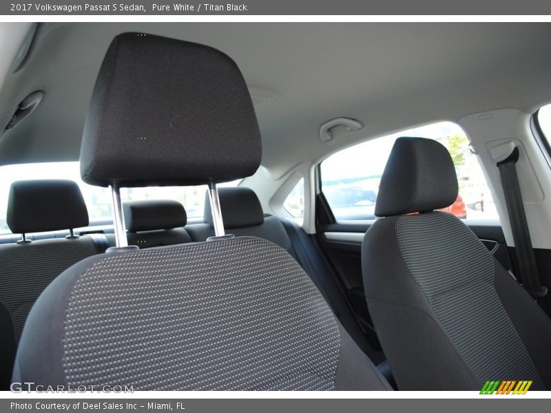 Pure White / Titan Black 2017 Volkswagen Passat S Sedan