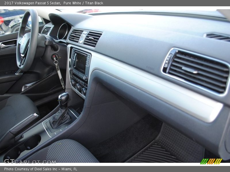 Pure White / Titan Black 2017 Volkswagen Passat S Sedan