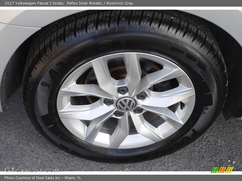 Reflex Silver Metallic / Moonrock Gray 2017 Volkswagen Passat S Sedan