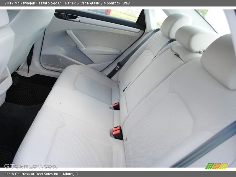 Reflex Silver Metallic / Moonrock Gray 2017 Volkswagen Passat S Sedan