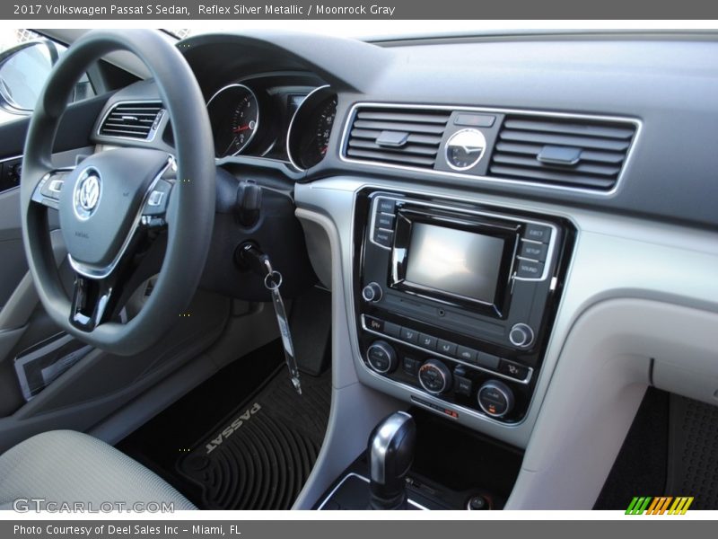 Reflex Silver Metallic / Moonrock Gray 2017 Volkswagen Passat S Sedan