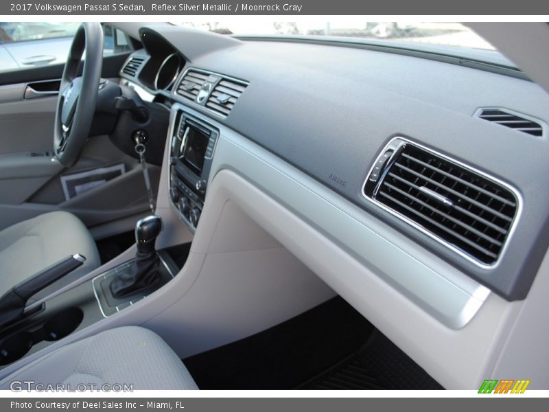 Reflex Silver Metallic / Moonrock Gray 2017 Volkswagen Passat S Sedan