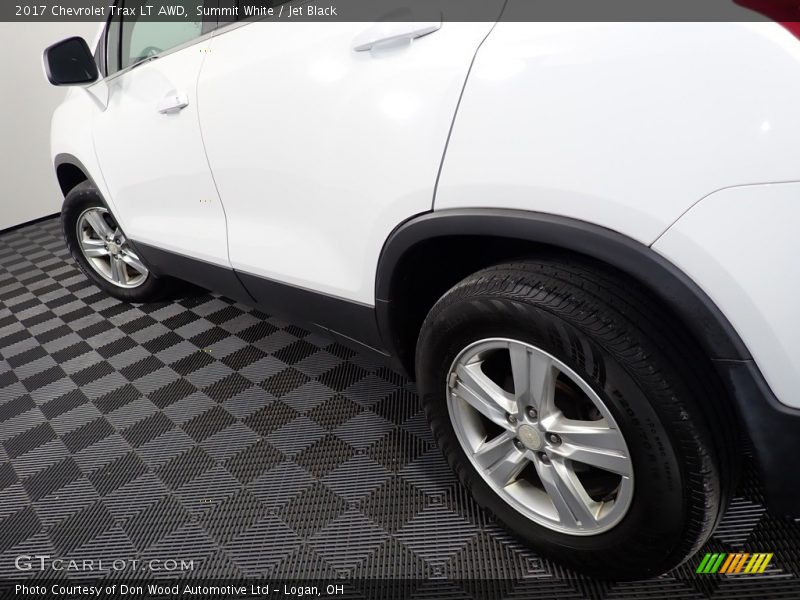 Summit White / Jet Black 2017 Chevrolet Trax LT AWD