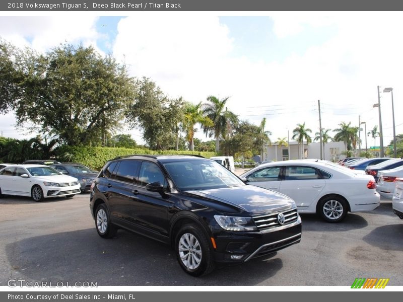 Deep Black Pearl / Titan Black 2018 Volkswagen Tiguan S