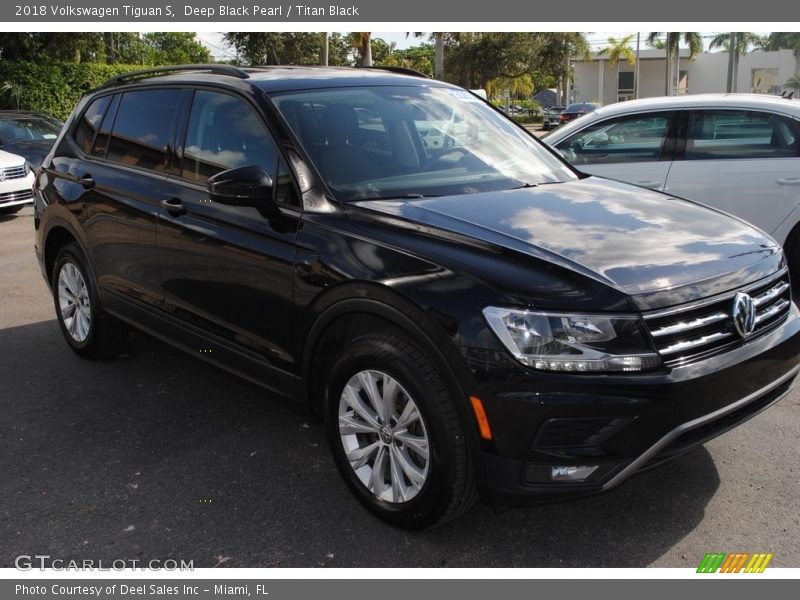 Deep Black Pearl / Titan Black 2018 Volkswagen Tiguan S